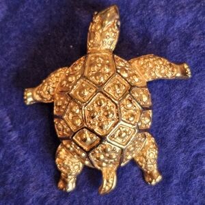 Unique Gold Turtle Brooch Intricate Detail Design 2" Clasp Pin VGUC